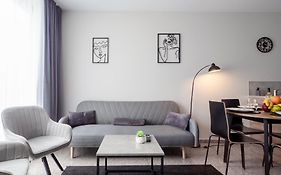 Cozy Apartment & Parking Next To St Sophia Hospital